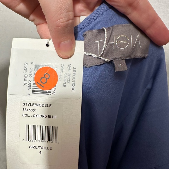 NWT Theia Three-Quarter Sleeve Sequin Sheath Gown - size 4 - Picture 7 of 9